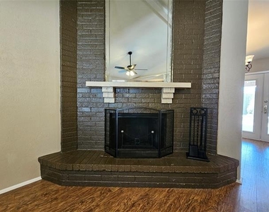 7713 Jerome Drive - Photo Thumbnail 9
