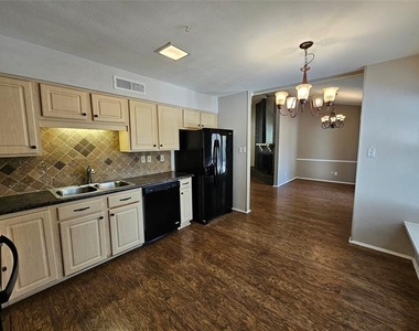 7713 Jerome Drive - Photo Thumbnail 3