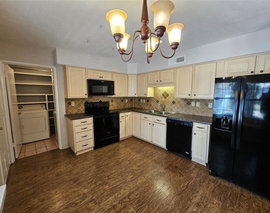 7713 Jerome Drive - Photo Thumbnail 4