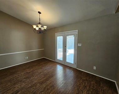 7713 Jerome Drive - Photo Thumbnail 12