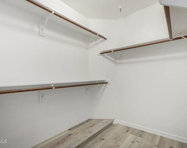 5104 N 32nd Street - Photo Thumbnail 5