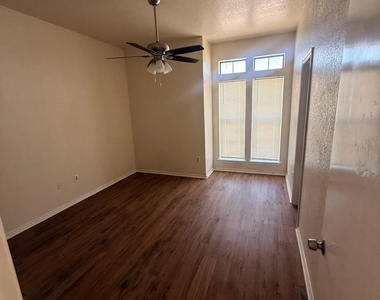 3125 Tudor Lane - Photo Thumbnail 2