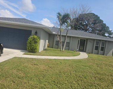 301 Sw Violet Avenue - Photo Thumbnail 1
