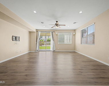 2531 E Eleana Lane - Photo Thumbnail 4