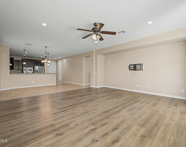 2531 E Eleana Lane - Photo Thumbnail 7