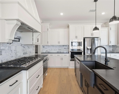 1410 Binkley Avenue - Photo Thumbnail 8