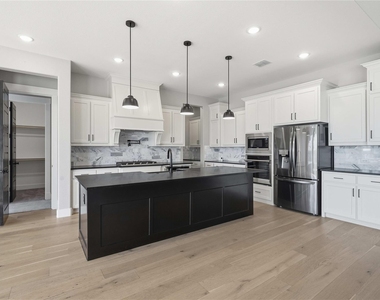 1410 Binkley Avenue - Photo Thumbnail 6