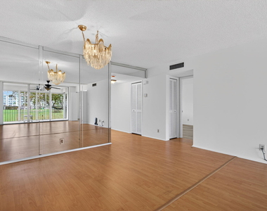 2651 S Palm Aire Drive - Photo Thumbnail 8