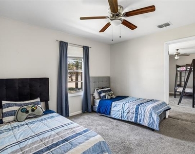 516 E Wintergreen Road - Photo Thumbnail 10