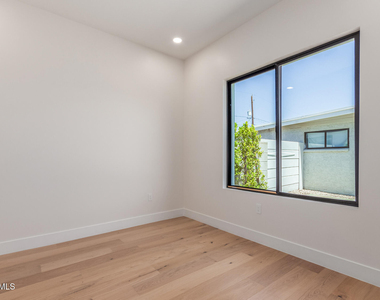 3014 E Avalon Drive - Photo Thumbnail 26