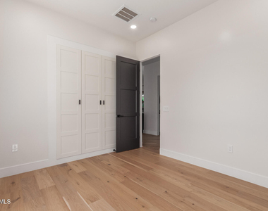 3014 E Avalon Drive - Photo Thumbnail 24
