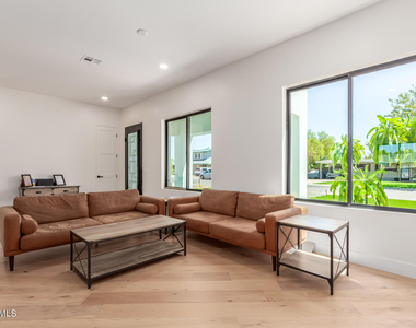 3014 E Avalon Drive - Photo Thumbnail 1