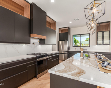 3014 E Avalon Drive - Photo Thumbnail 11