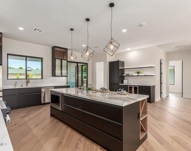 3014 E Avalon Drive - Photo Thumbnail 13