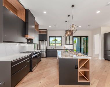 3014 E Avalon Drive - Photo Thumbnail 12