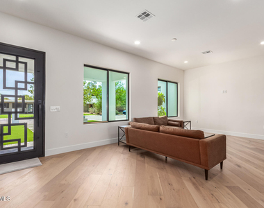 3014 E Avalon Drive - Photo Thumbnail 3