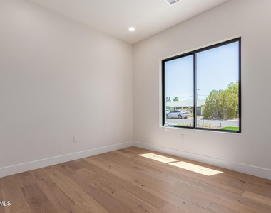 3014 E Avalon Drive - Photo Thumbnail 23