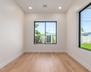 3014 E Avalon Drive - Photo Thumbnail 31