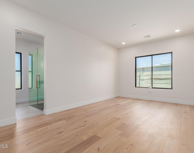 3014 E Avalon Drive - Photo Thumbnail 14