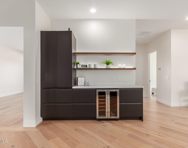 3014 E Avalon Drive - Photo Thumbnail 6