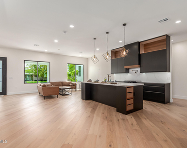 3014 E Avalon Drive - Photo Thumbnail 7