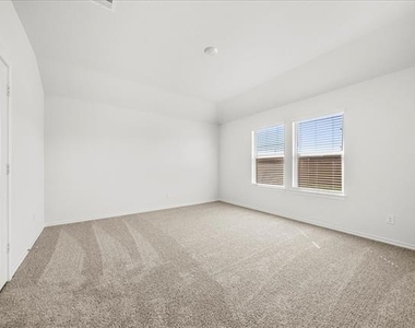 1532 Skyline Drive - Photo Thumbnail 9