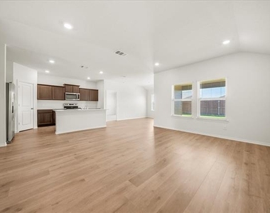 1532 Skyline Drive - Photo Thumbnail 4