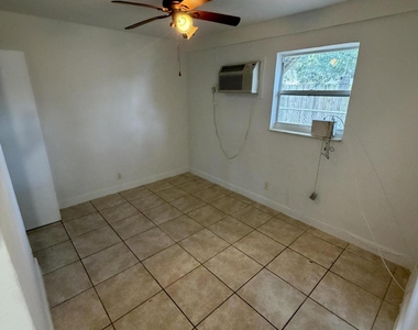 1124 Nw 2nd Street - Photo Thumbnail 5