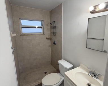 1124 Nw 2nd Street - Photo Thumbnail 4
