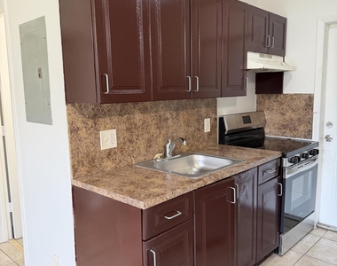 1124 Nw 2nd Street - Photo Thumbnail 2
