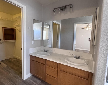 834 E Rossi Court - Photo Thumbnail 6