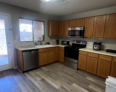 834 E Rossi Court - Photo Thumbnail 4