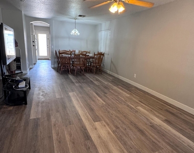 834 E Rossi Court - Photo Thumbnail 3