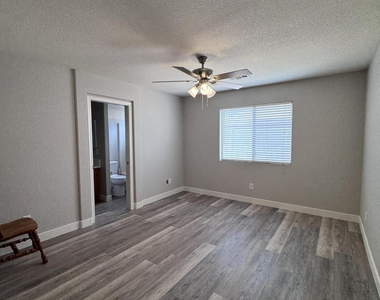834 E Rossi Court - Photo Thumbnail 10