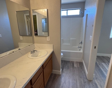 834 E Rossi Court - Photo Thumbnail 9