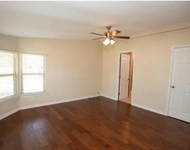 128 Burkhalter Street - Photo Thumbnail 5