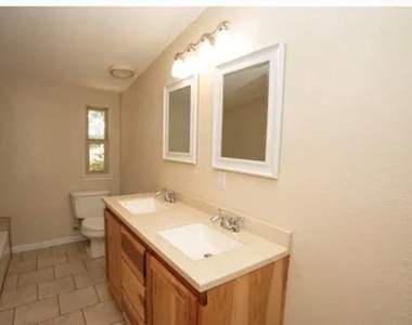 128 Burkhalter Street - Photo Thumbnail 27