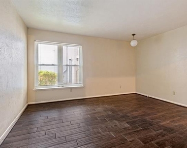 3827 Gilbert Avenue - Photo Thumbnail 7