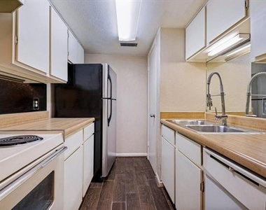3827 Gilbert Avenue - Photo Thumbnail 6