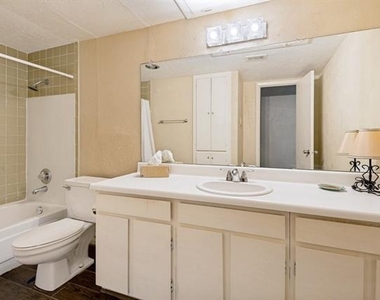 3827 Gilbert Avenue - Photo Thumbnail 10
