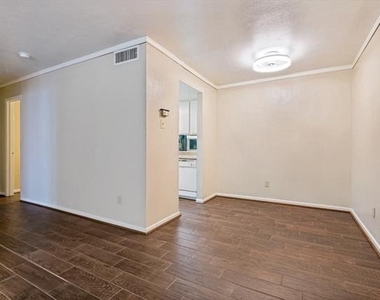 3827 Gilbert Avenue - Photo Thumbnail 5
