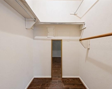 3827 Gilbert Avenue - Photo Thumbnail 9