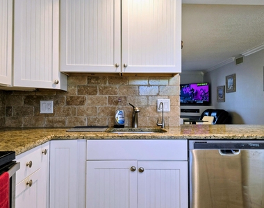 330 Ne 26th Avenue - Photo Thumbnail 4