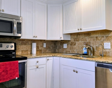 330 Ne 26th Avenue - Photo Thumbnail 3