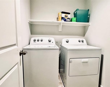 636 Mount Vista Lane - Photo Thumbnail 11
