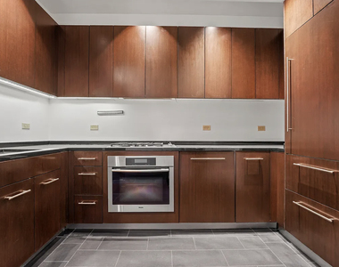 40 Broad Street - Photo Thumbnail 1