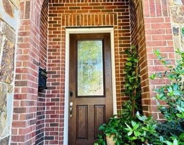 328 Anna Avenue - Photo Thumbnail 2