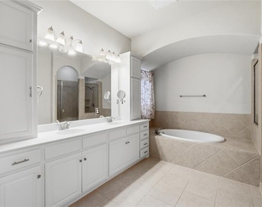 328 Anna Avenue - Photo Thumbnail 15
