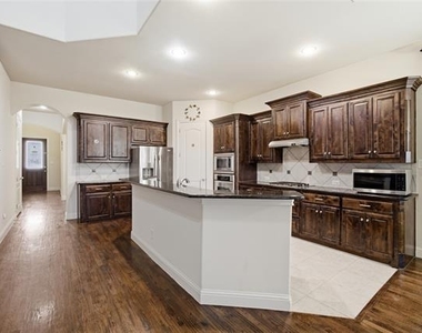 328 Anna Avenue - Photo Thumbnail 5