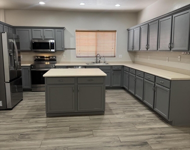 8421 W Mohave Street - Photo Thumbnail 12